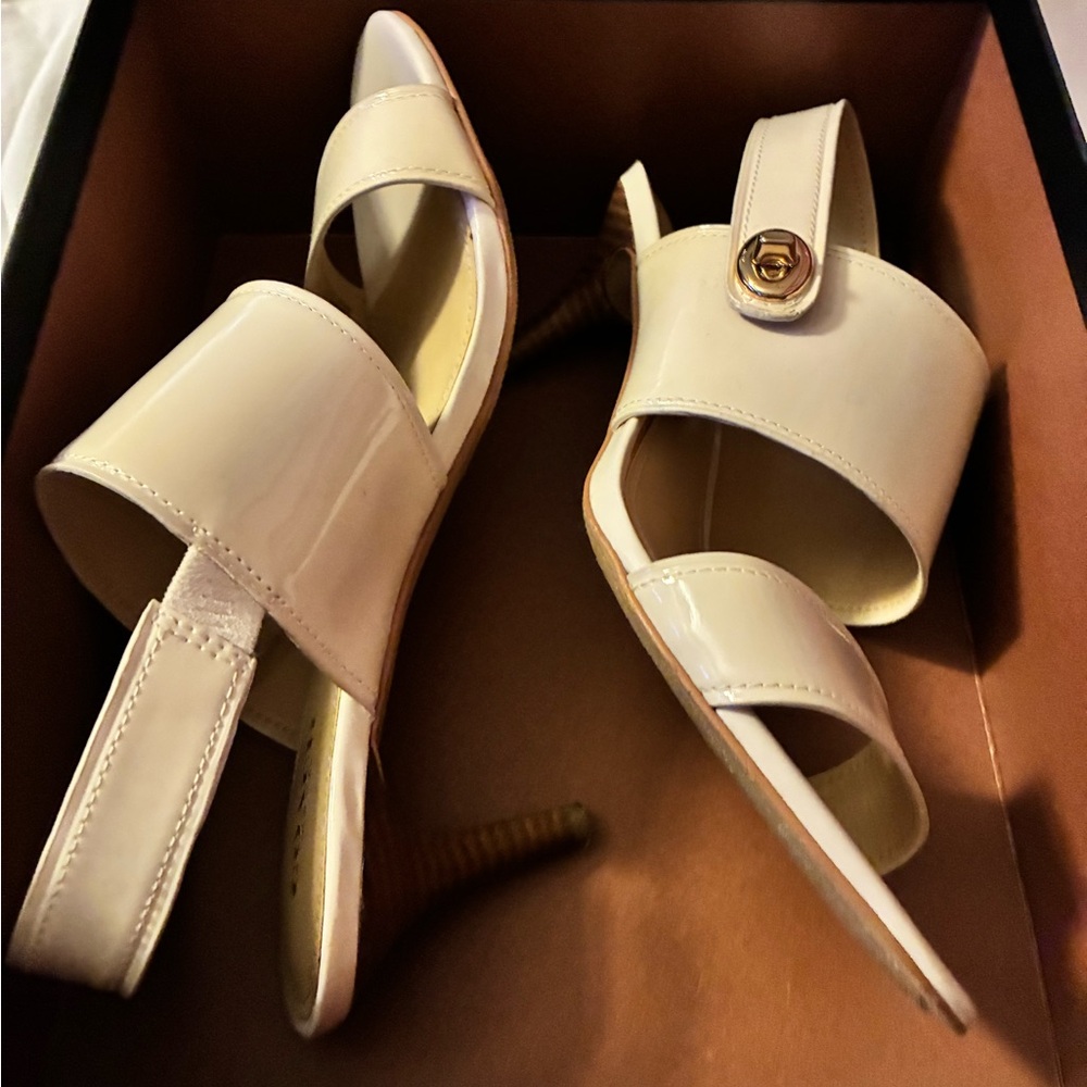 EUC Coach *Marla* Patent Leather Heels with Gold Accent Stacked Heel - Picture 6 of 12